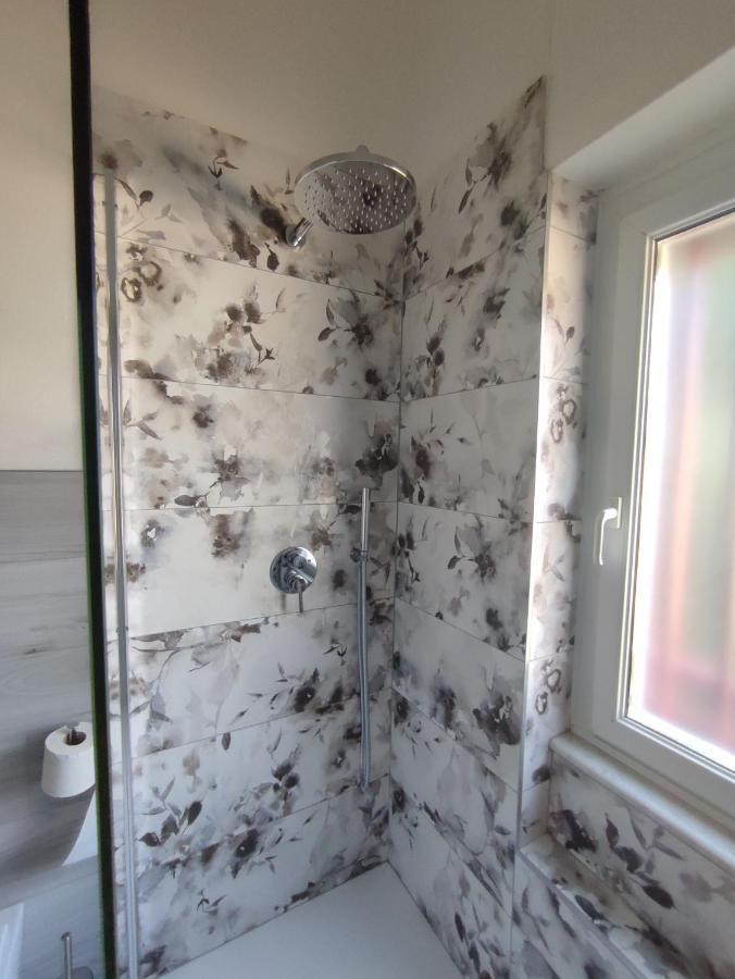 Pescate Vista Lago Lecco - Neiade Guest House מראה חיצוני תמונה